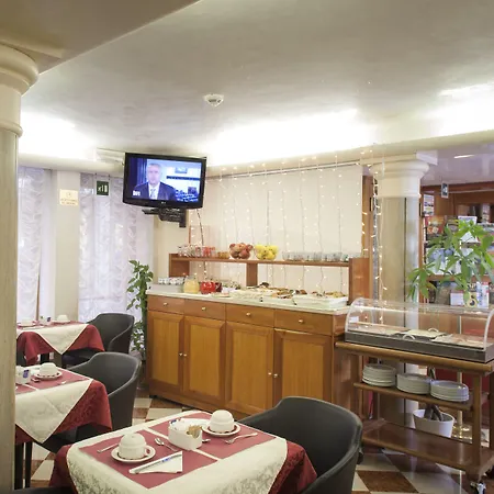 Hotel Commercio & Pellegrino 3*