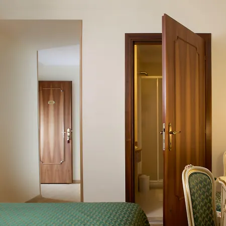 Hotel Commercio & Pellegrino 3*