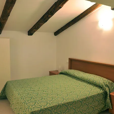 Otel Commercio & Pellegrino 3*