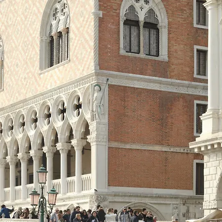 Hotel Commercio & Pellegrino