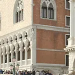 Отель Commercio & Pellegrino