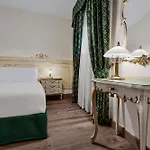 Commercio & Pellegrino 3* Venice