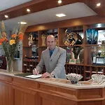 コメルチオ ＆ ペッレグリーノ ホテル 3*