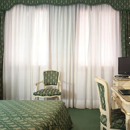 Hotel Commercio & Pellegrino 3*