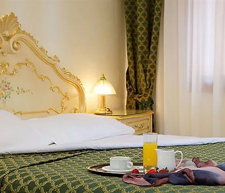 Commercio & Pellegrino 3* Venice